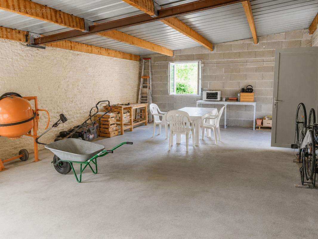 Maison en pierre avec jardin et garage - photo 9