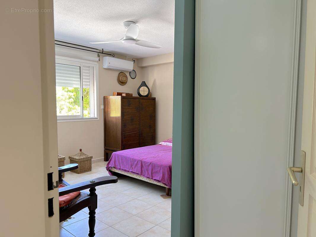 Appartement T3 coeur de ville de Saint Gilles les Bains - photo 8