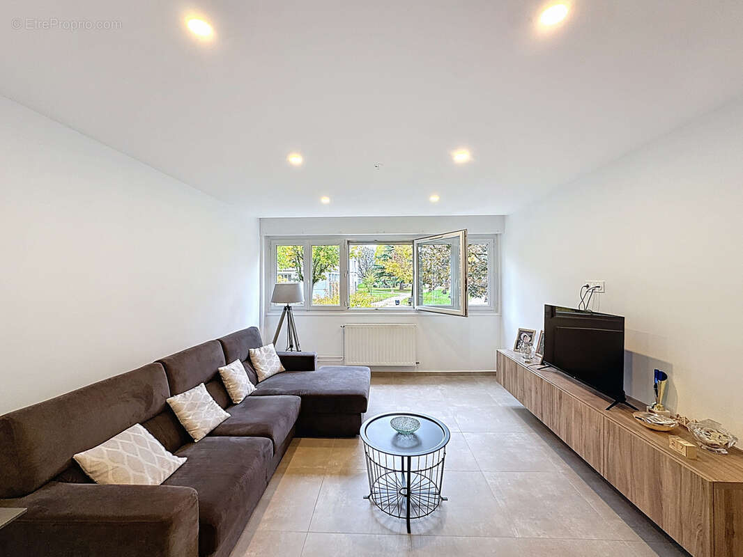 Appartement à DECINES-CHARPIEU