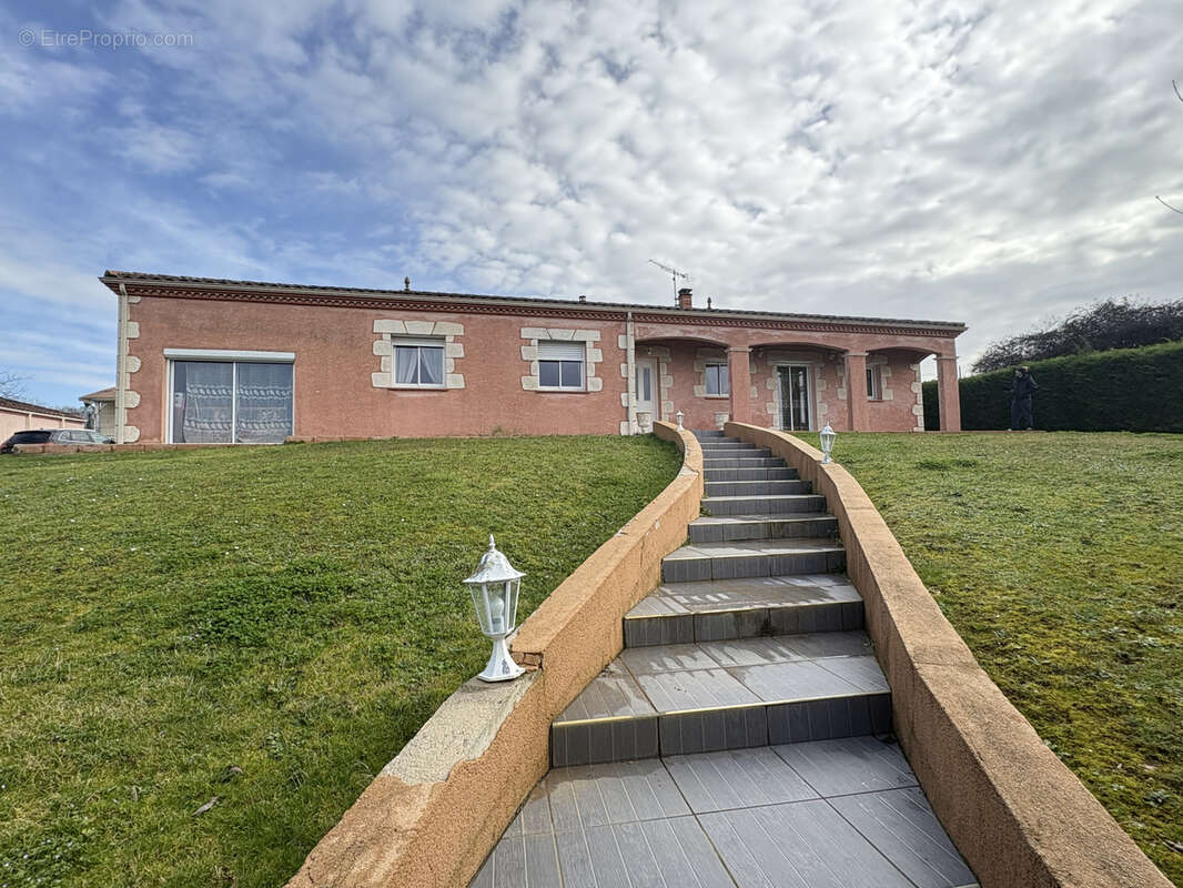 Maison de plain-pied avec terrain de 1 250 m2 et double garage - photo 2