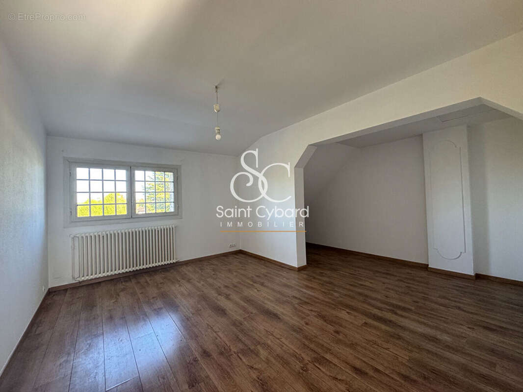 Maison à ROULLET-SAINT-ESTEPHE