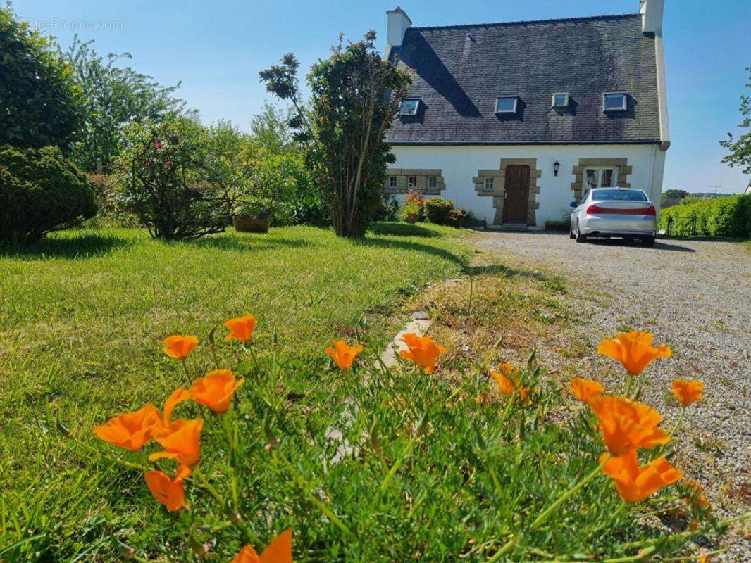 Maison rénovée 130 m² + 46 m² de dépendances, 4 chambres, Jardin, Garage & atelier - photo 2