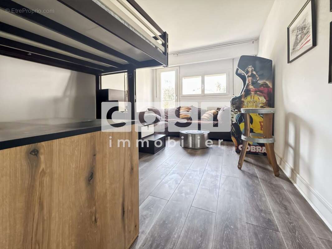 Appartement à COURBEVOIE