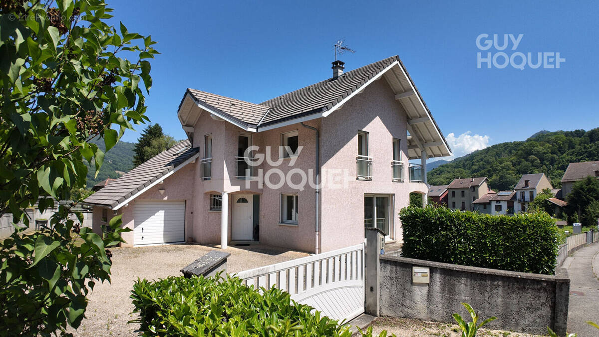 Maison à LA ROCHETTE