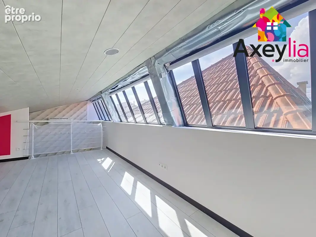 A vendre - centre roanne - maison type loft avec 3 chambres - photo 10