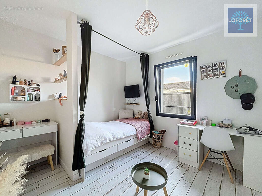 Maison à AMBARES-ET-LAGRAVE