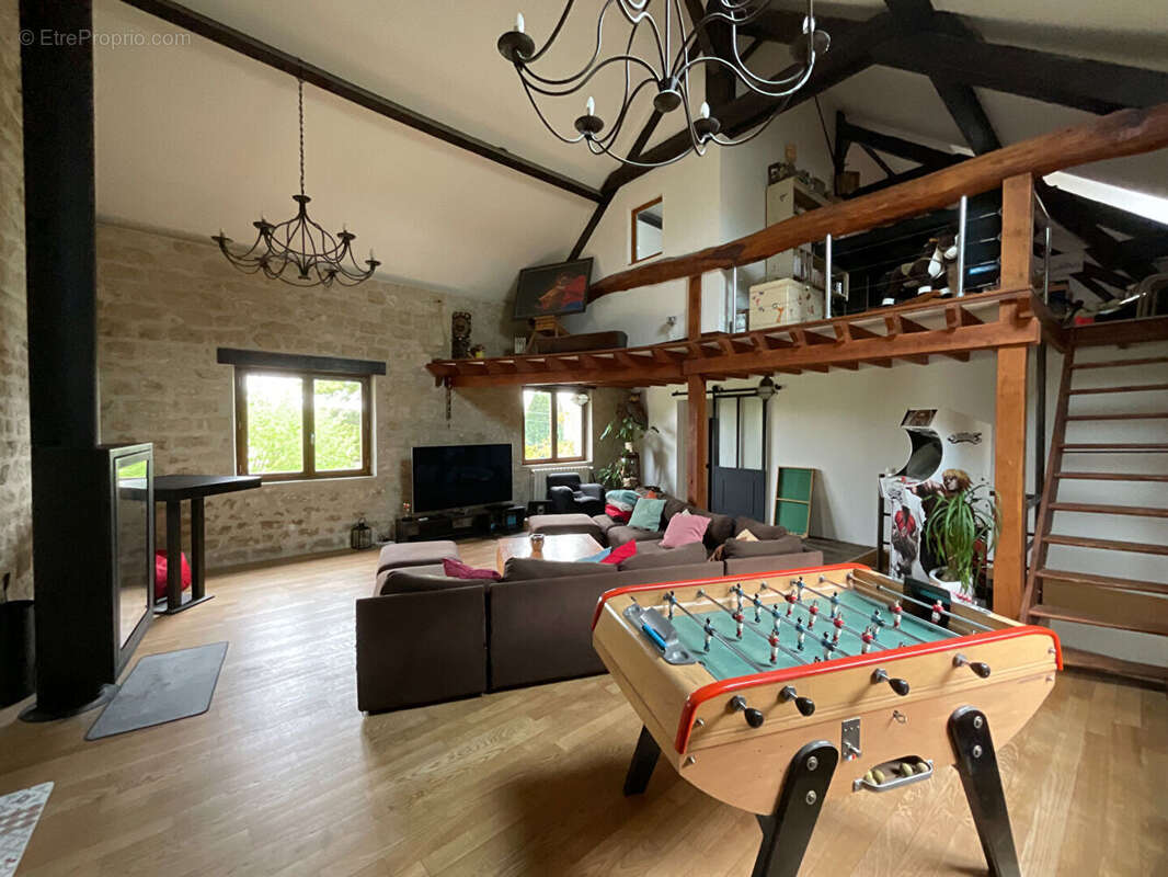 Maison à MAURECOURT