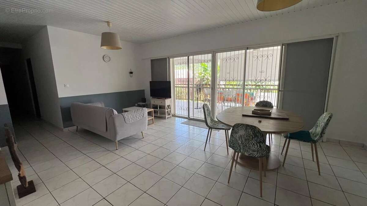 Villa t5 avec piscine proche de toutes les commodités – quartier prisé de rémire-montjoly - photo 4