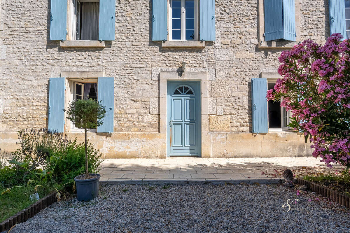 Maison à GENSAC-LA-PALLUE