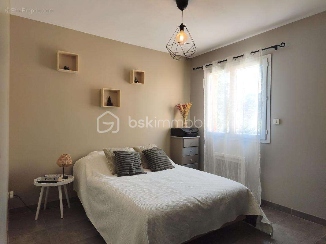 Maison contemporaine de plain-pied – 105 m² – 4 chambres – Piscine – Terrain de 875 m² - photo 6