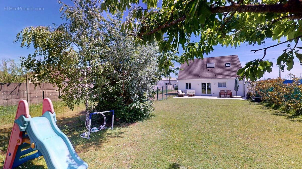 Maison à LA CHAPELLE-SAINT-MESMIN