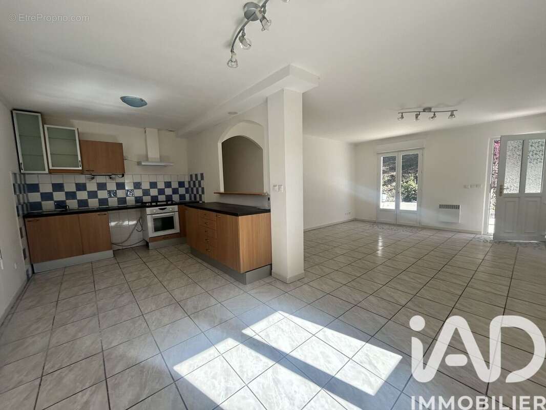 Maison 89 m² à Saint-Martin-De-Bromes  - photo 6