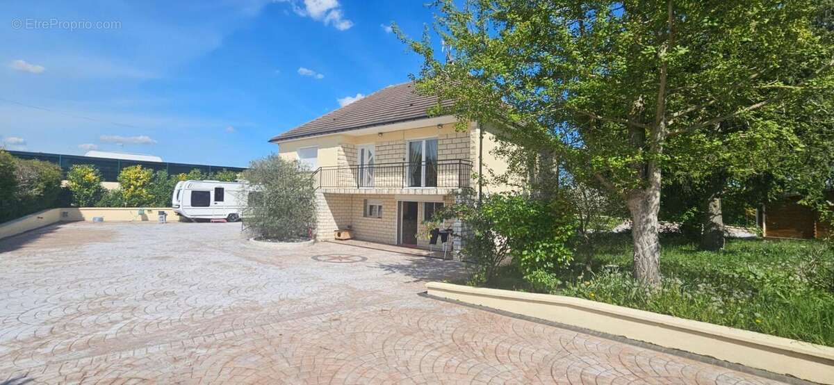 Maison FAMILIALE situé à Mitry Mory 7 pièces sur un terrain de 1000m2 environ - photo 2