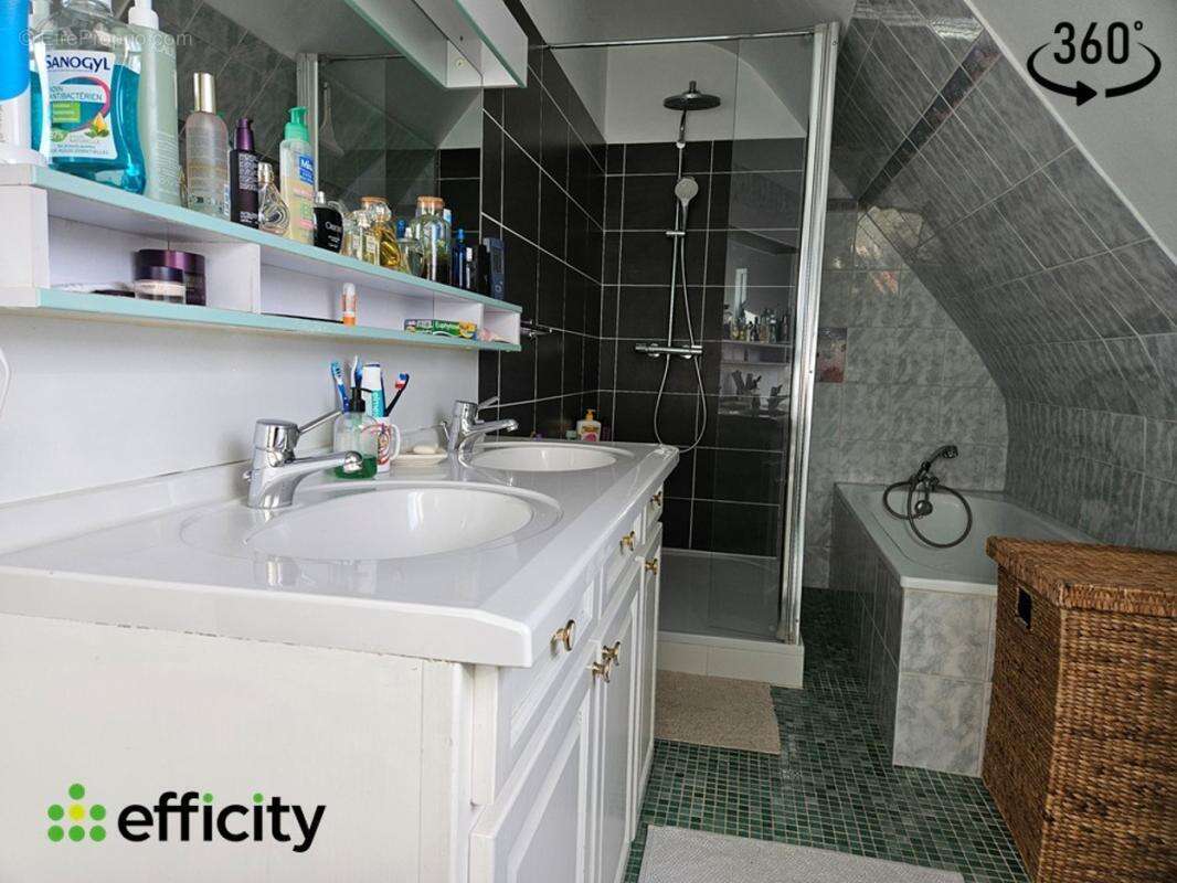 Maison à LA CHAPELLE-DES-FOUGERETZ