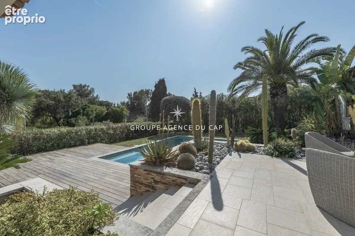 Villa de 185m2 avec vue mer à 250 mètres des plages des Issambres - photo 4