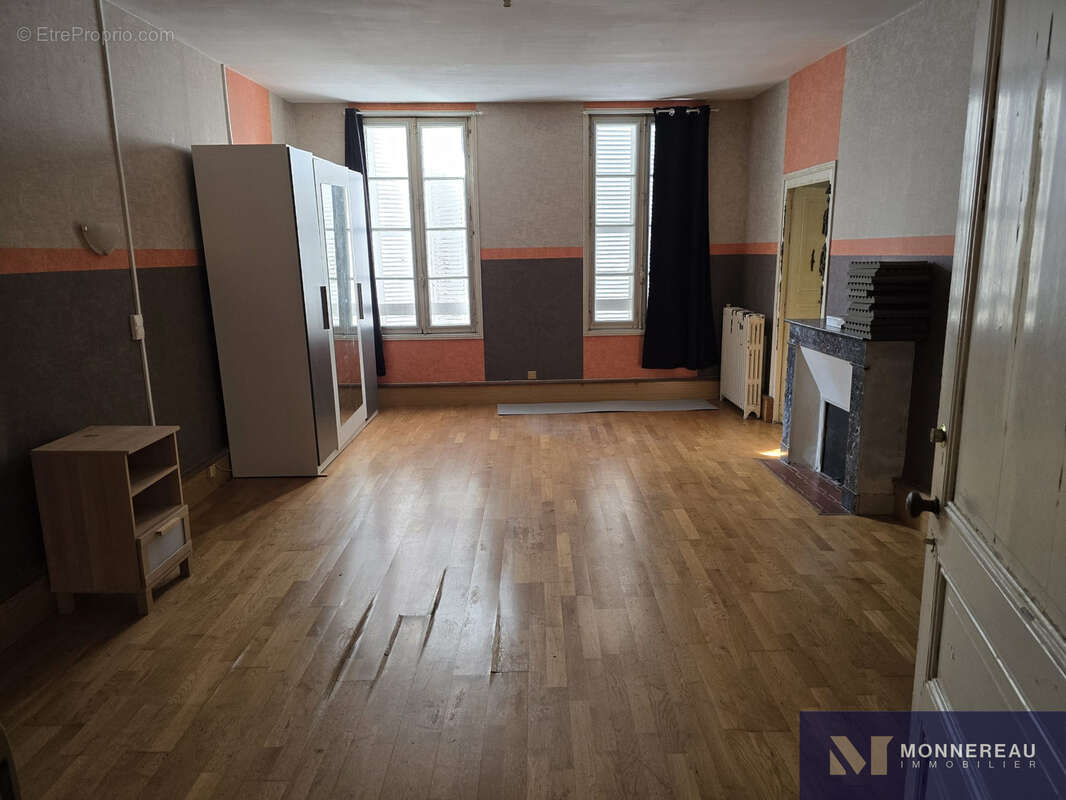 Appartement à BARBEZIEUX-SAINT-HILAIRE