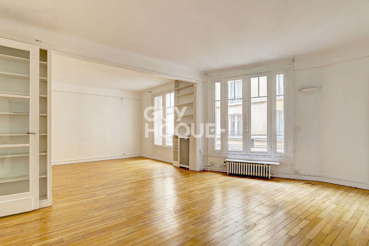 Appartement à PARIS-16E