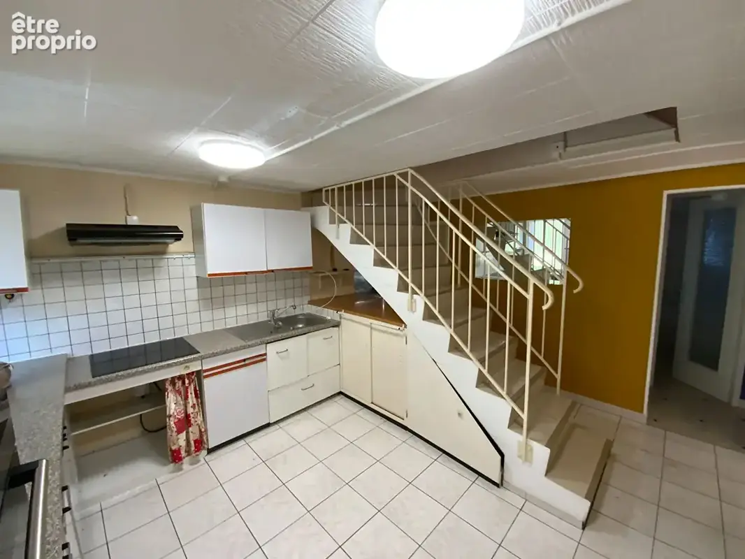 LE CREUSOT - Quartier résidentiel - Pavillon élevé sur sous-sol complet de 149 m² hab. (4 chambres). - photo 13