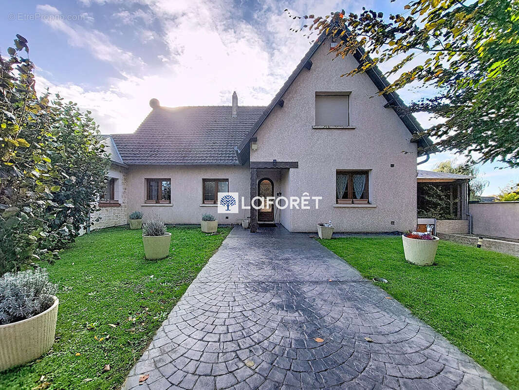 Maison à MAREST-DAMPCOURT