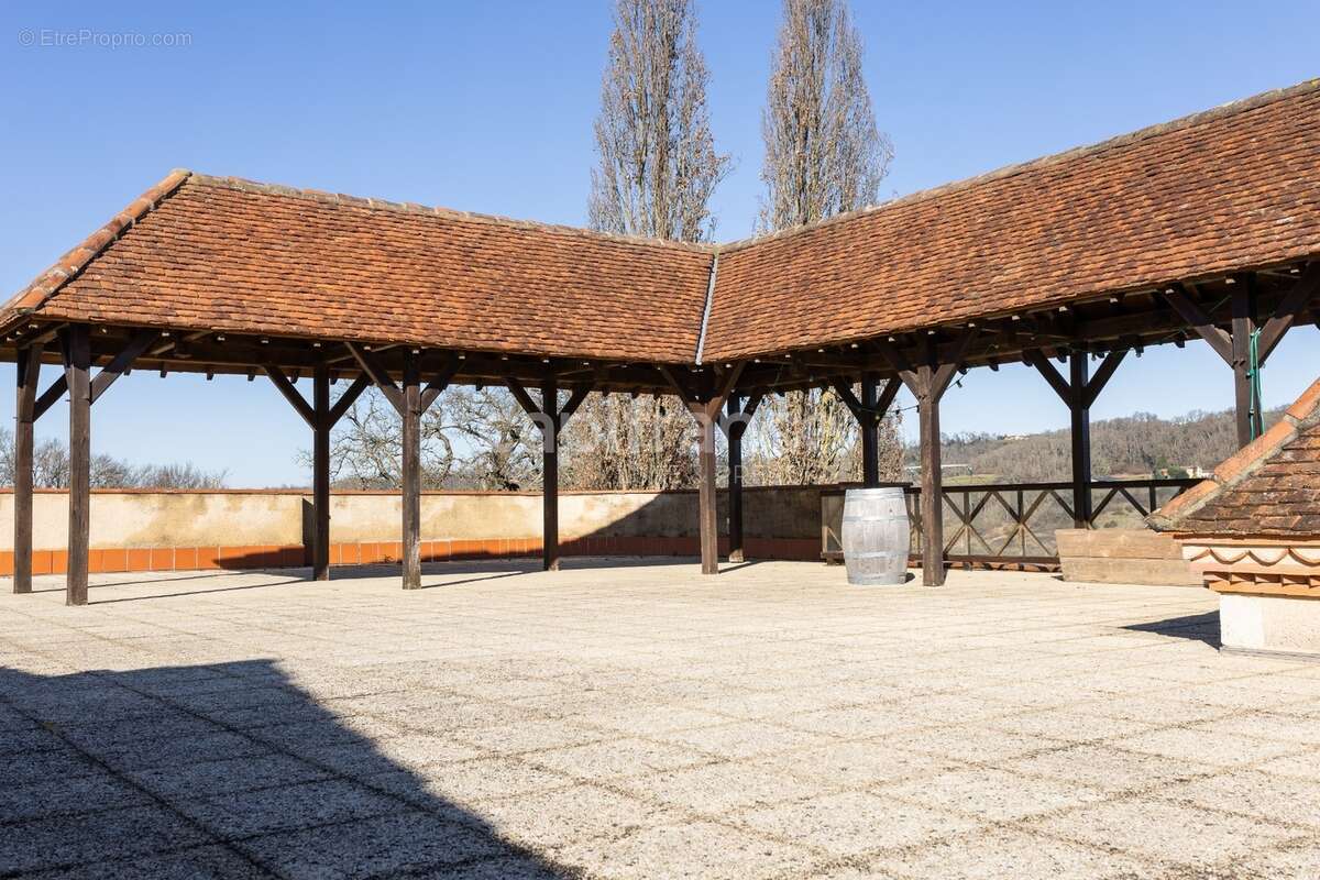 Domaine exceptionnel, 12 Ha, 2 maisons et grande bâtisse de 1930, grange de stockage, 30 min de Pau - photo 9