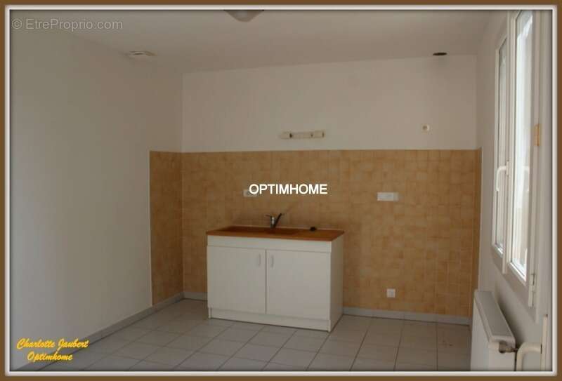 Maison à MONTMOREAU-SAINT-CYBARD