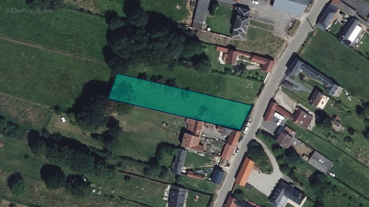 Terrain à AUMONT