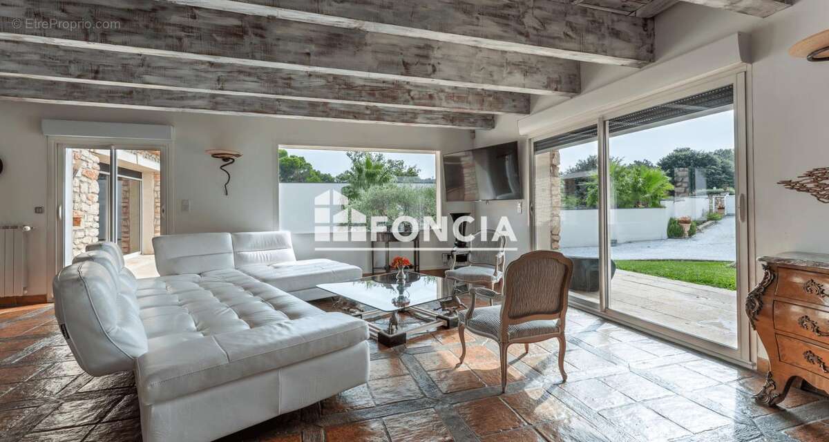 Maison à SAINT-LAURENT-DES-ARBRES