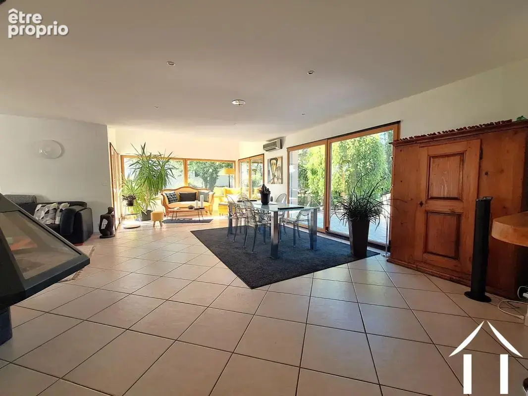 Maison moderne de 5 chambres dans un cadre naturel unique - photo 4
