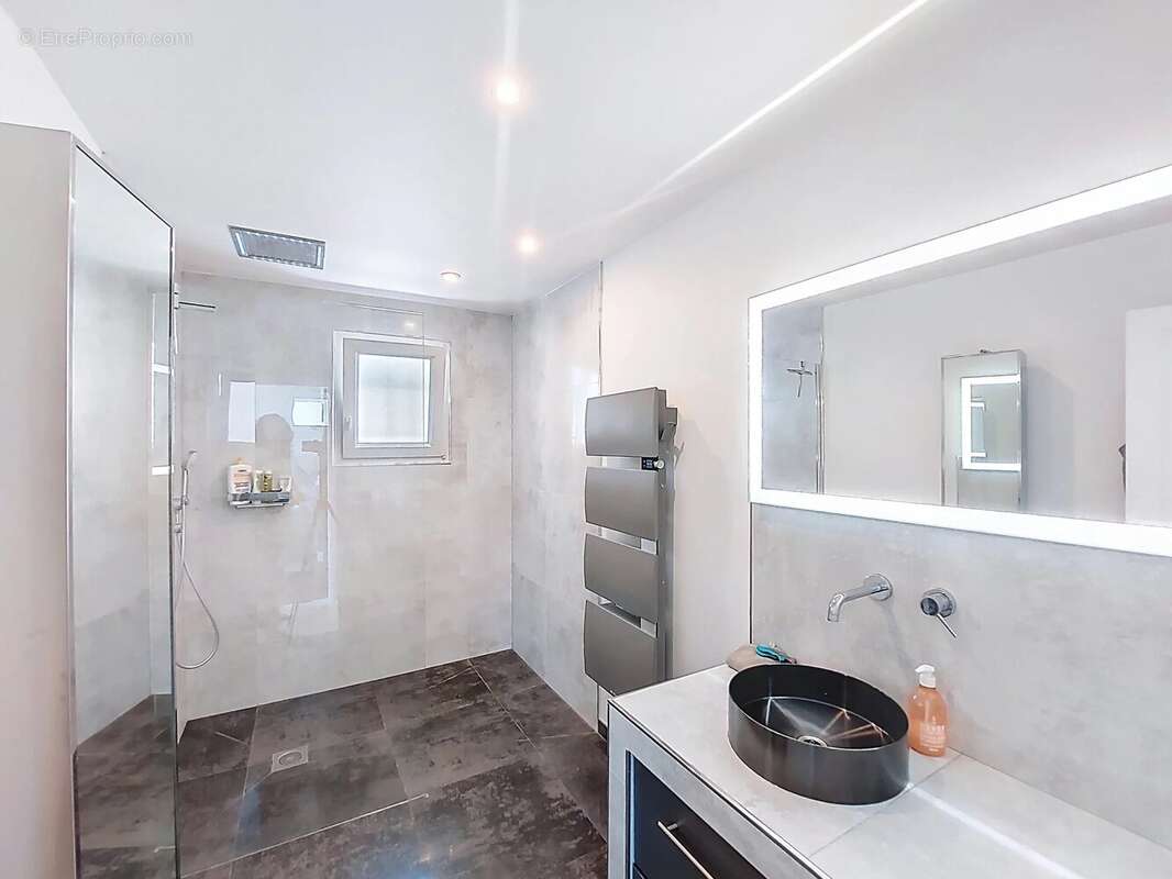 Maison à SAINT-LAURENT-DU-VAR