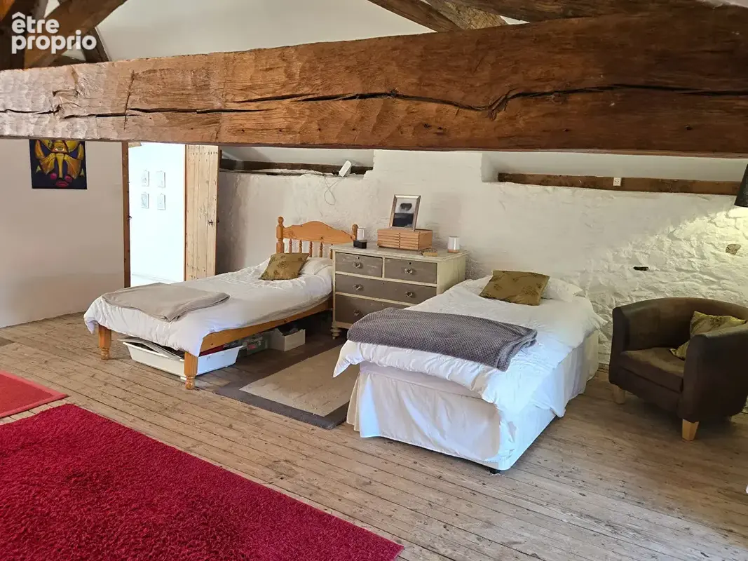 Haute Vienne: Maison de village avec gîte indépendant et grange, proche de Mézières sur Issoire - photo 9