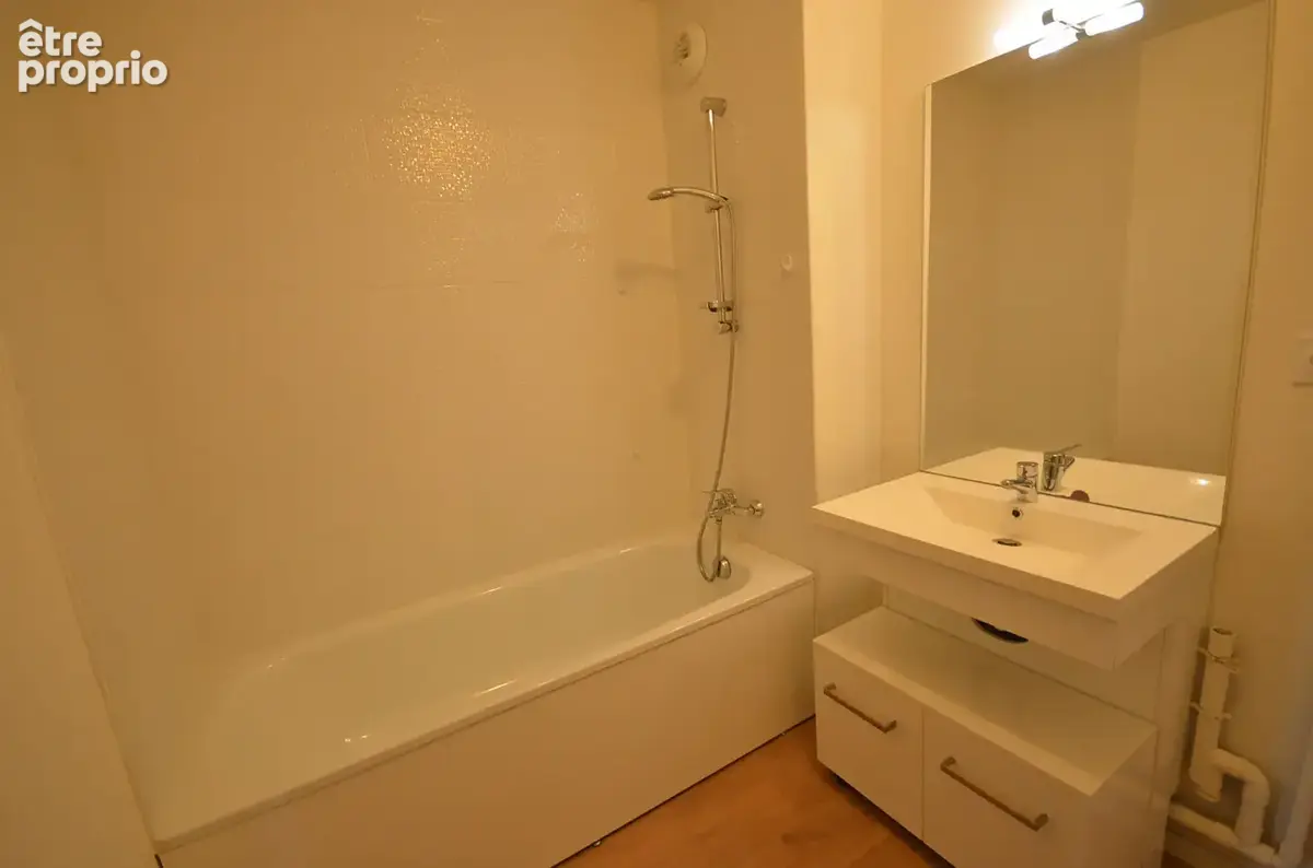 BREST QUATRE MOULINS - Appartement T3 récent de 61m² avec balcon, cave et parking - photo 4