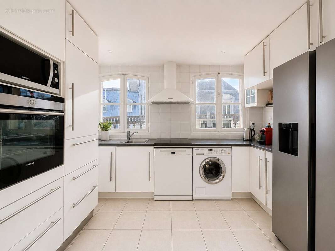 Appartement à PARIS-2E