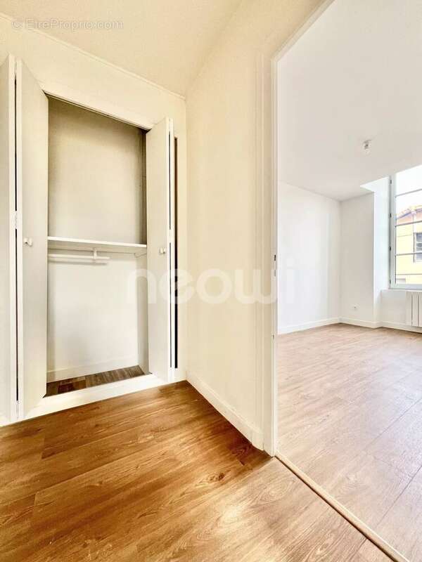 Appartement à COMBRONDE