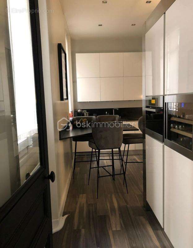 Neuilly-sur-Seine – Saint Dominique - 5 pièces haussmannien – 126 m² Carrez – Rez-de-chaussée calme et prêt à vivre - photo 10