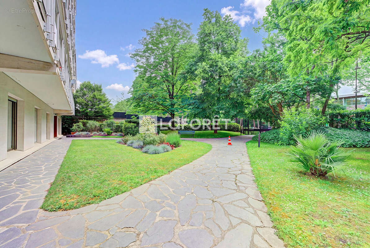 Appartement à NEUILLY-SUR-SEINE