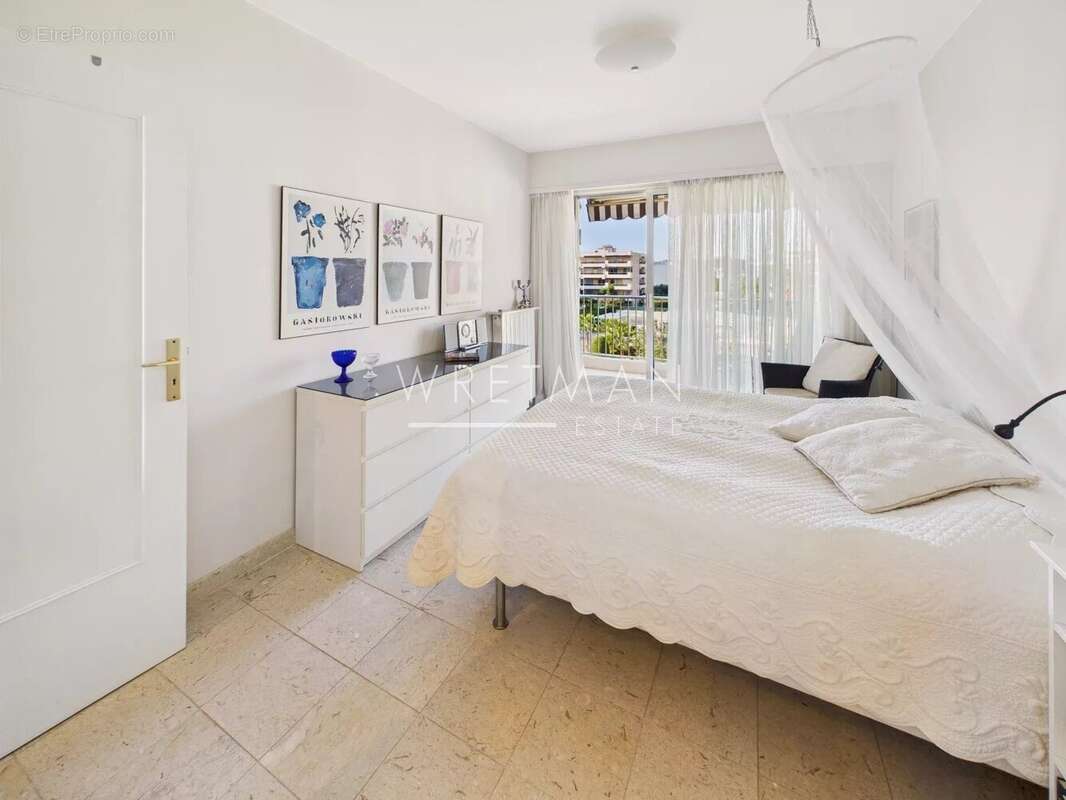 Appartement à SAINT-LAURENT-DU-VAR