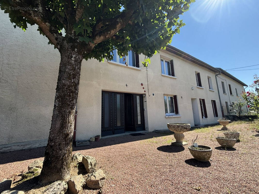 Maison à PUY-GUILLAUME