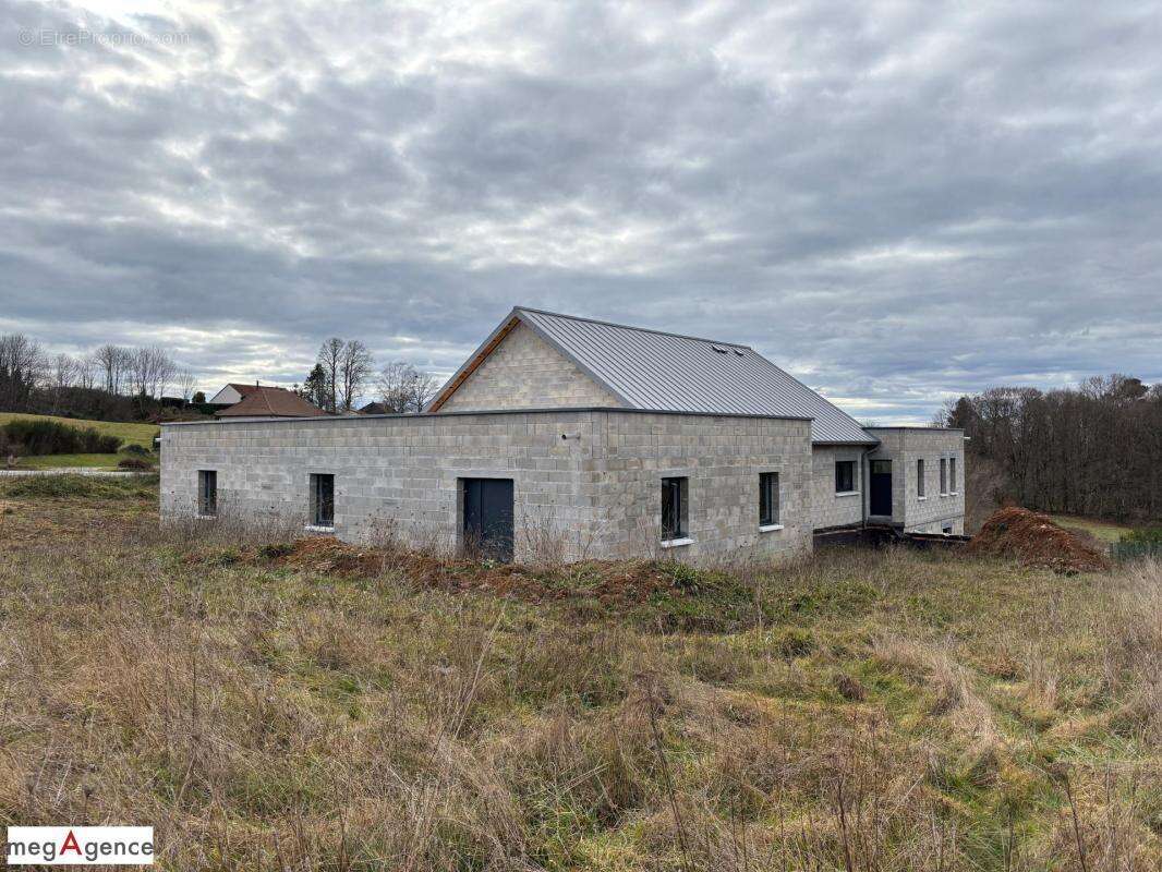 Maison d'habitation avec un cabinet médical indépendant et un studio- Hors d'eau / hors d'air - photo 7