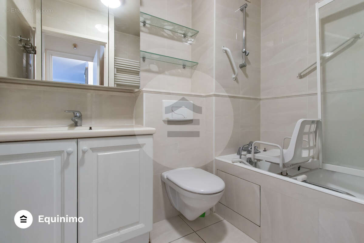 Appartement à PARIS-16E