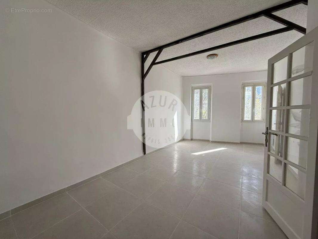 Appartement à ROQUEVAIRE