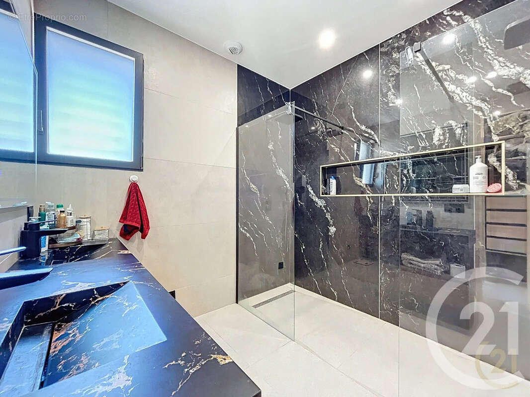 Maison 208 m² à Saint-Jean-De-Vedas  - photo 9