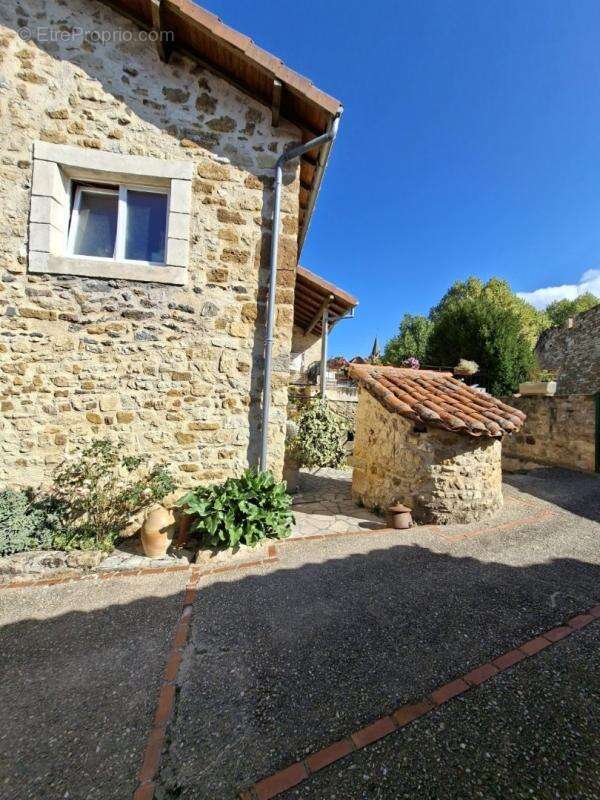 Maison à LENTILLAC-SAINT-BLAISE