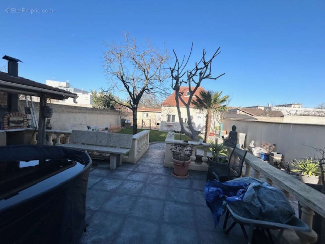 Maison à SARTROUVILLE