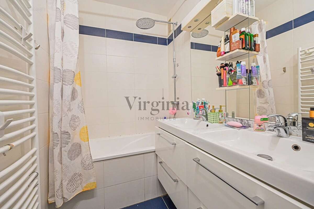 Appartement à CHARENTON-LE-PONT