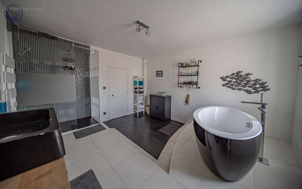 Maison à THIAUCOURT-REGNIEVILLE