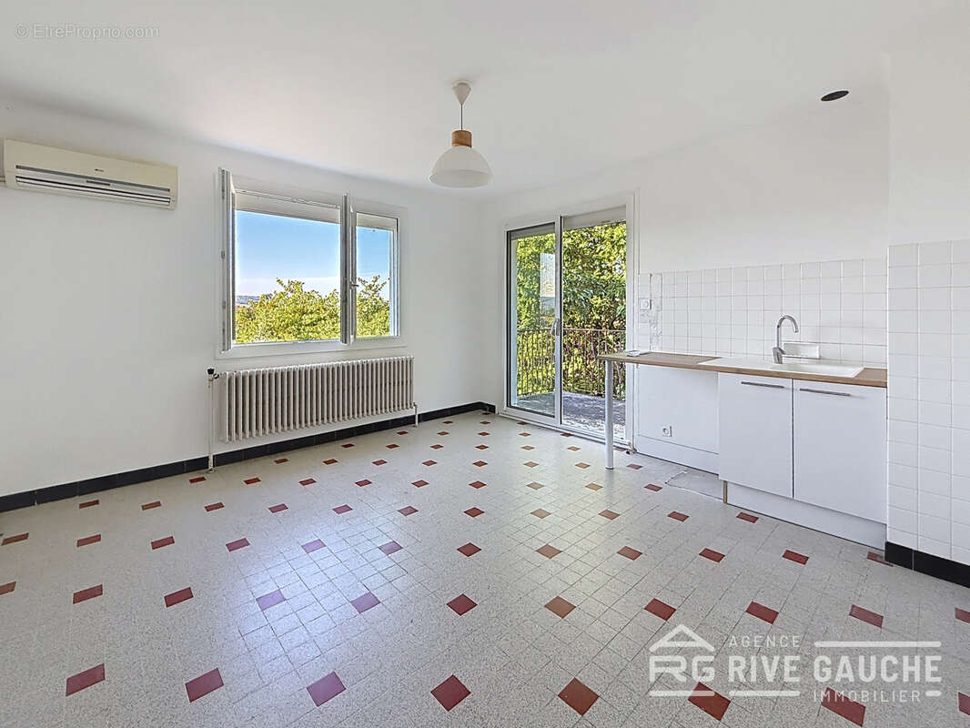 Maison lumineuse avec sous-sol complet sur plus de 2 000 m2 de terrain - photo 9