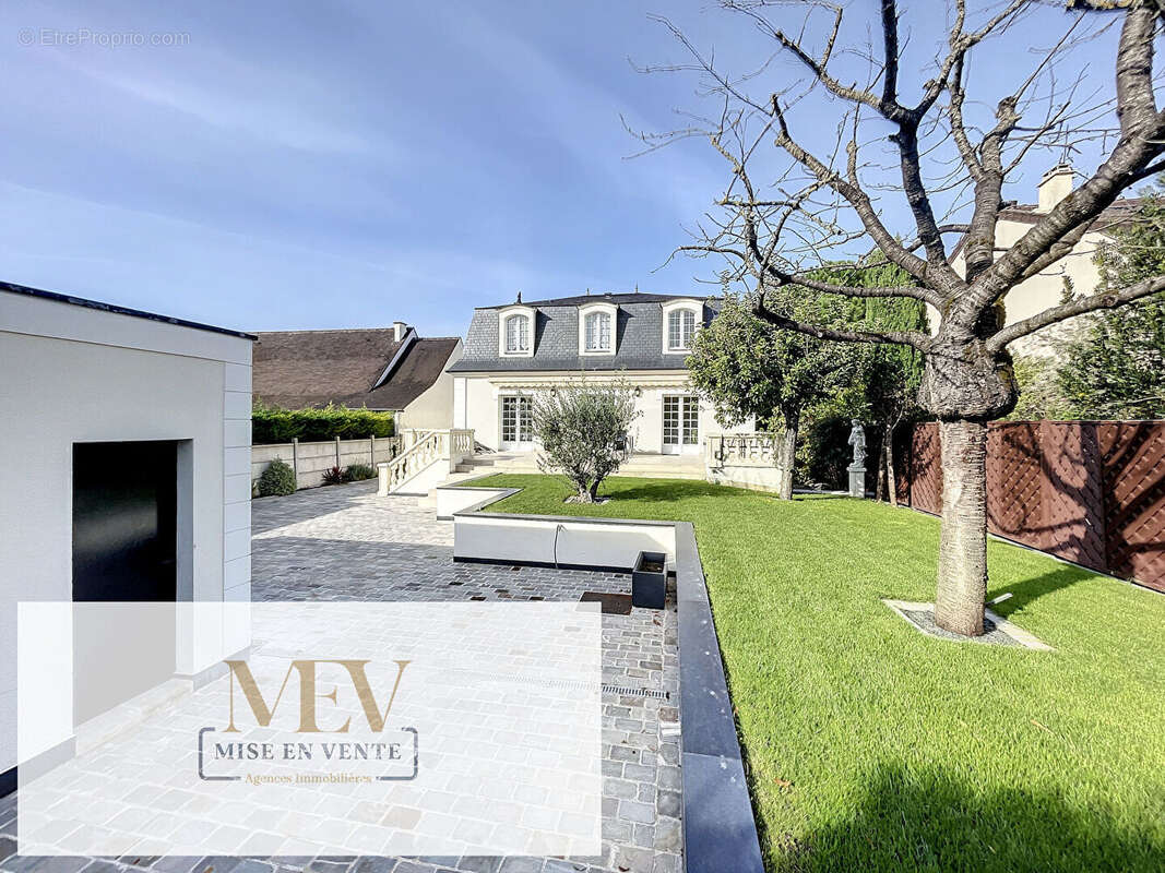 Maison à CHAMPS-SUR-MARNE