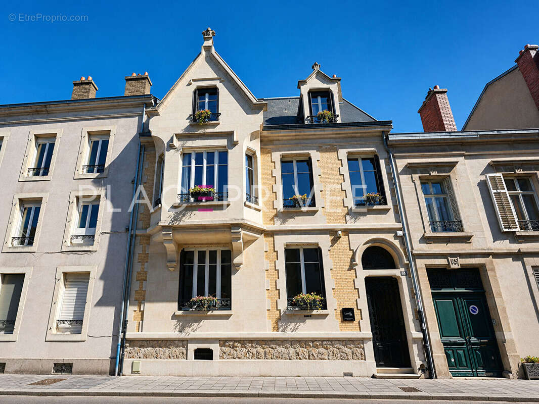Maison Art Nouveau avec jardin et piscine - photo 2