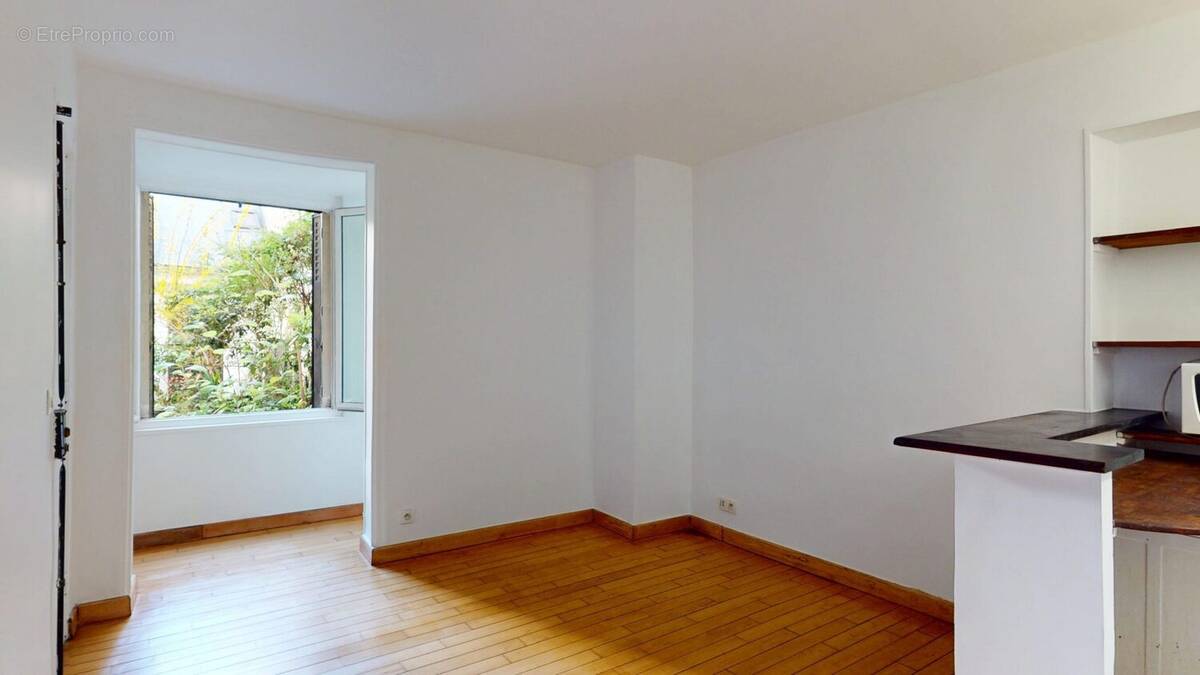 Appartement à PARIS-14E