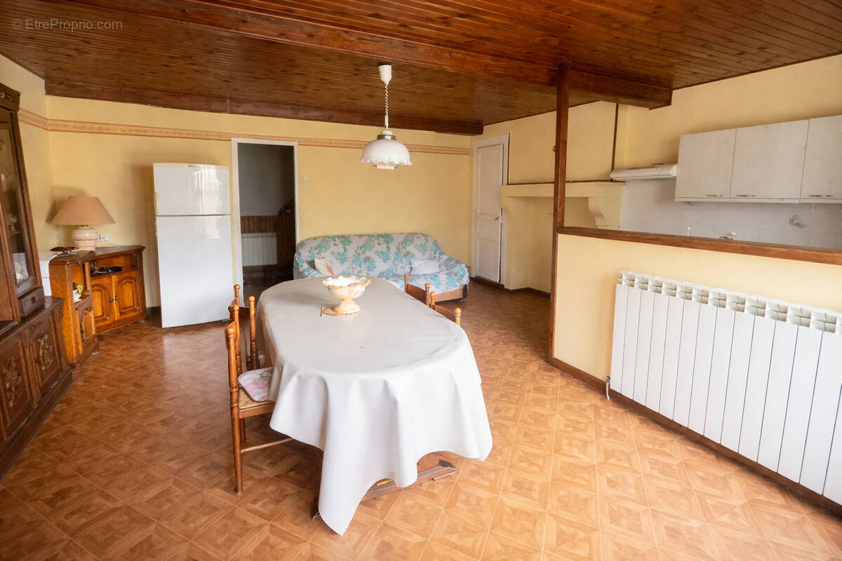 Maison à MIREFLEURS